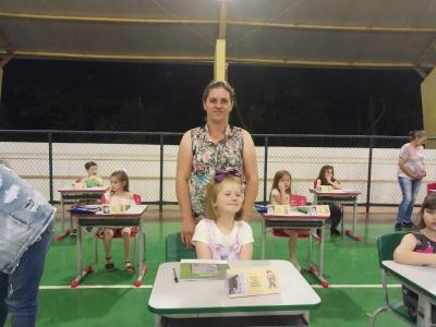 Noite de Autógrafos dos alunos do Jardim 2 da Escola Aluísio Maier foi um verdadeiro sucesso